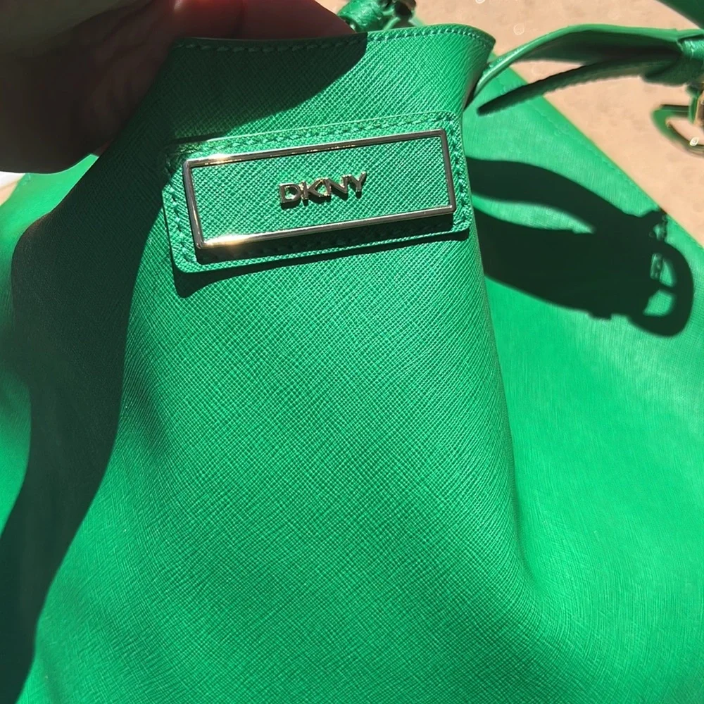 DKNY Green Genuine Leather Bag. LARGE BAG!!! NWOT - Picture 7 of 8